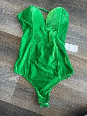 (42) NWT Choices Emerald Green Velvet Bodysuit